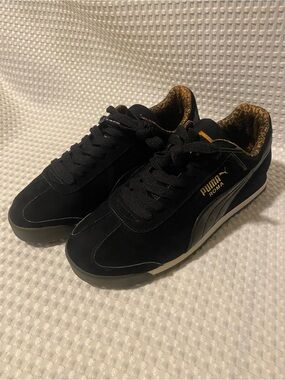 Women’s Puma Roma Classic Suede Black Sneakers